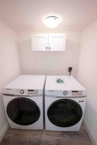 Beautiful House, Walking Distance To Stadium