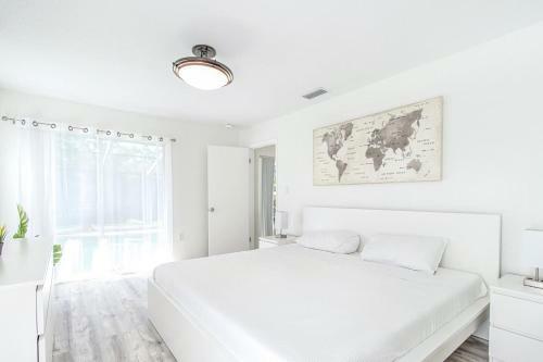 Paradise Pool Waterfront 3 Bedroom Home Ace Location Centrally Located