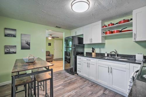 Central Tampa Home About 2 Mi To Busch Gardens!