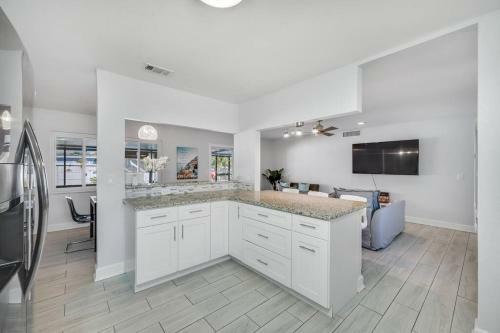 Pool Waterfront Casa Del Sol Centrally Located