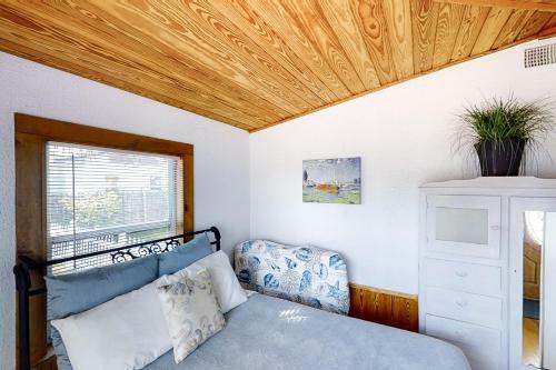 Crescent Beach Cottage