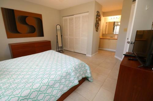 Ocean Village Club K14