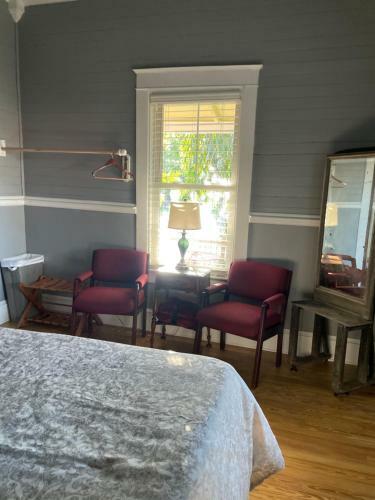 Hostal 150 Year Old Restored Lincolnville Cottage