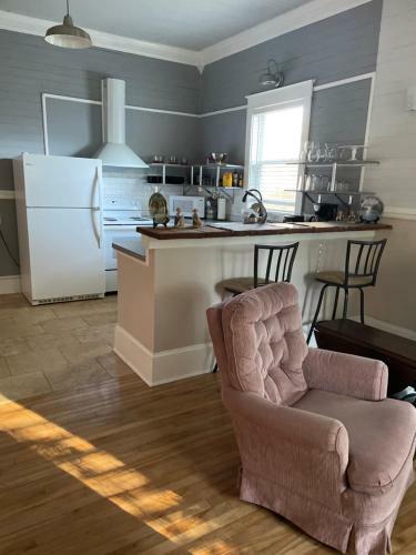 Hostal 150 Year Old Restored Lincolnville Cottage