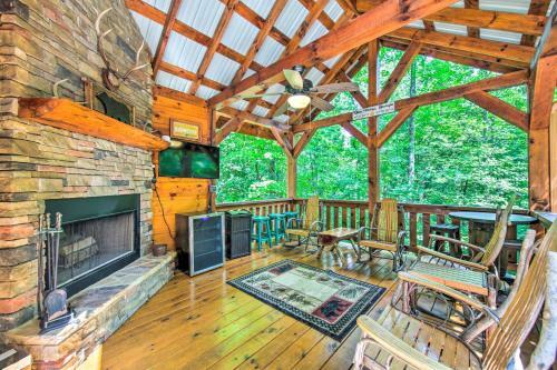 Woodsy Georgia Abode With Decks And Creek On-site