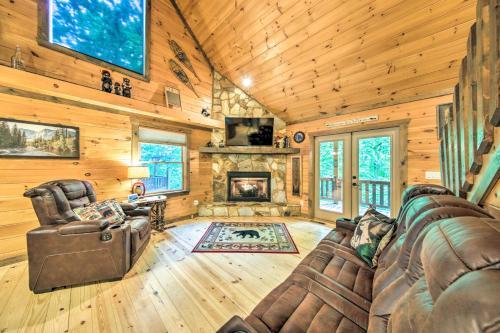 Woodsy Georgia Abode With Decks And Creek On-site