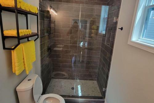 Spacious New Home Mins From The Airport, And Atl!!