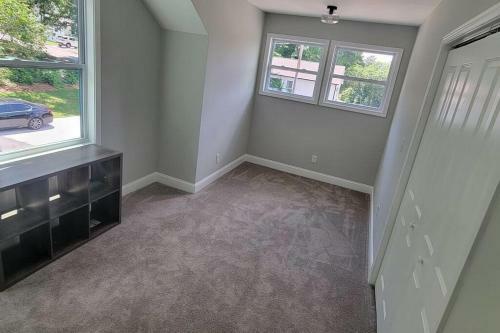 Spacious New Home Mins From The Airport, And Atl!!