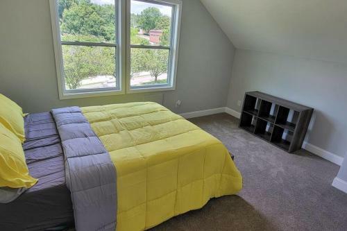 Spacious New Home Mins From The Airport, And Atl!!