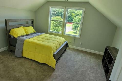 Spacious New Home Mins From The Airport, And Atl!!