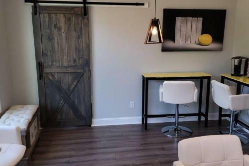Spacious New Home Mins From The Airport, And Atl!!