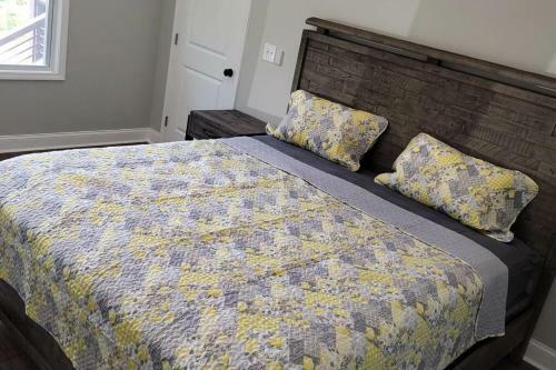 Spacious New Home Mins From The Airport, And Atl!!