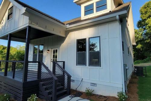 Spacious New Home Mins From The Airport, And Atl!!