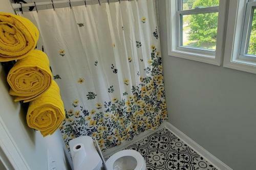 Spacious New Home Mins From The Airport, And Atl!!