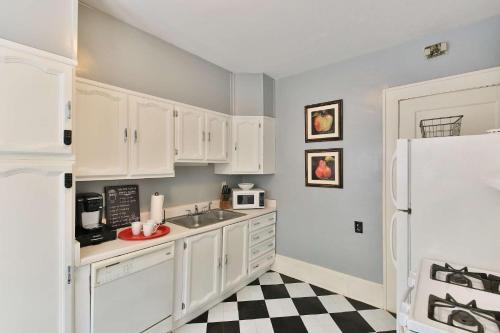 1266 Monroe Drive 1