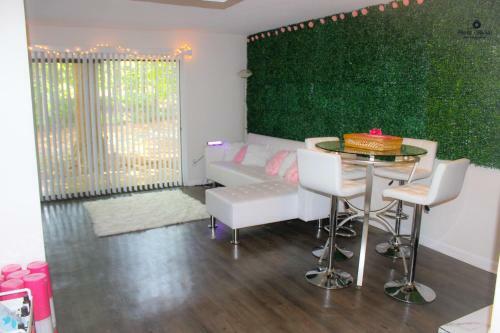 Apartamento Self-care Spa Themed 2 Bdrm 2 Story Townhome!