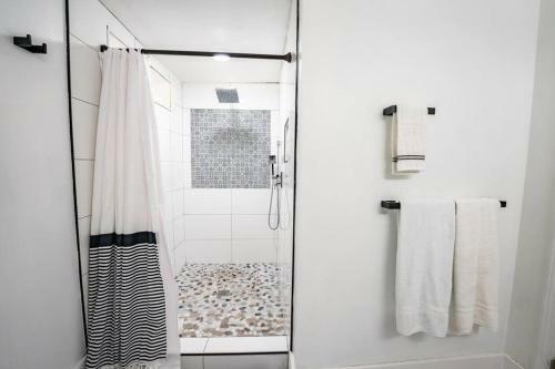 Restful Bungalow Patio Free Parking 3 Miles Dt