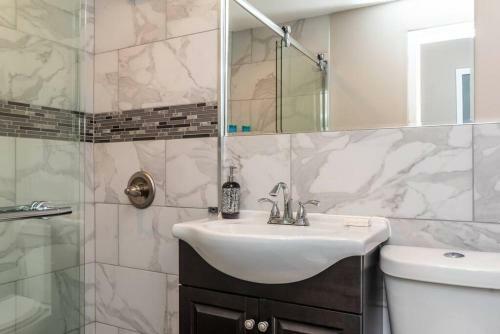 Downtown Atl Condo W Pool King Bed Lm1k2t