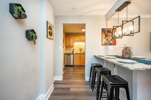 Downtown Atl Condo W Pool King Bed Lm1k2t
