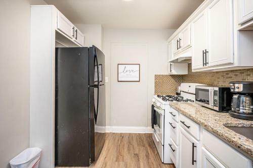 Downtown Atl Condo W Pool King Bed Lm1k2t
