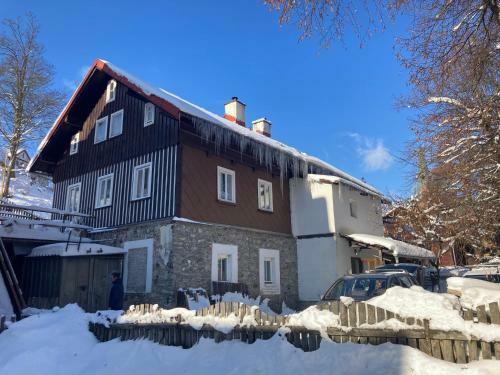 Hostal Vila Ad�lka - �tuln� Chalupa V Krkono?�ch