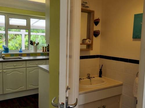 Pass The Keys Stunning Waterside Retreat With Estuary Views