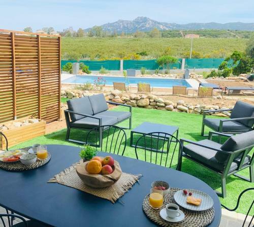 Apart Levante Warmed Shared Swimming Pool Bbq