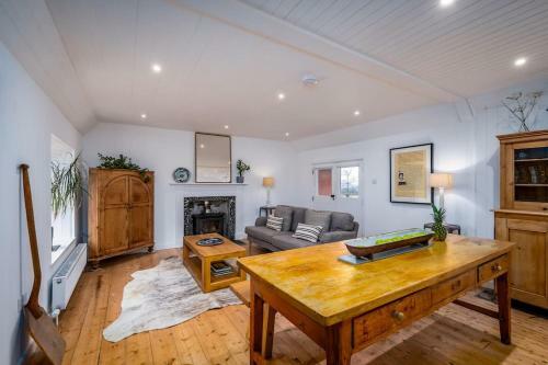 Spacious & Stylish Stonehous