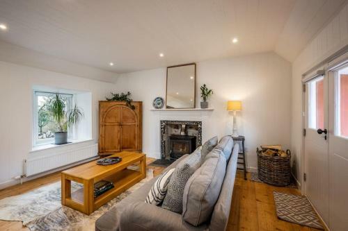 Spacious & Stylish Stonehous