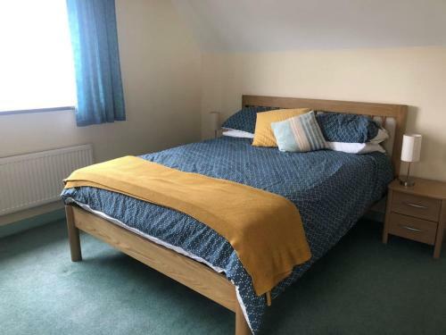 Spacious Detached House With Parking & Views
