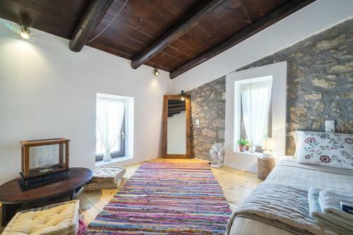Comfy Rural Loft Retreat