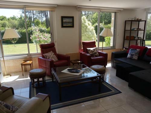 Villa Carnac, 6 Bedrooms, 12 Persons - Fr-1-533-15