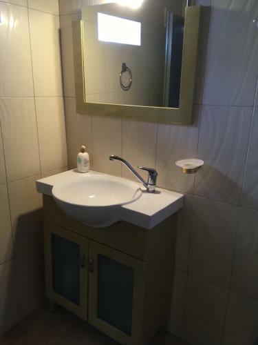 Leonidas Apartments 1
