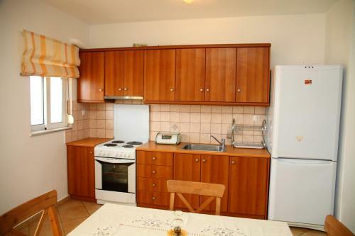 Apartment In Theologos