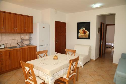 Apartment In Theologos