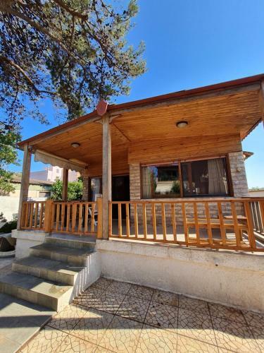 Varkiza Chalet