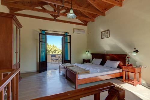 Heliopetra Studios Group Accomodation