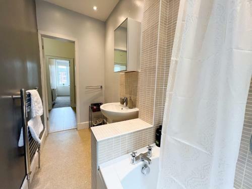 2 Bedroom Glasgow Apartment