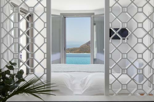 Kamini White I Villa