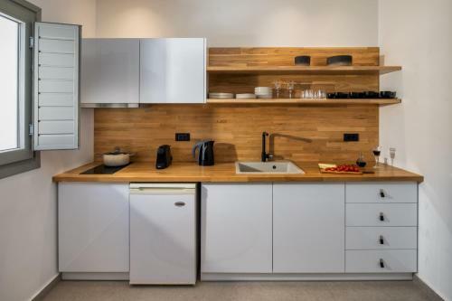 Anatelo House