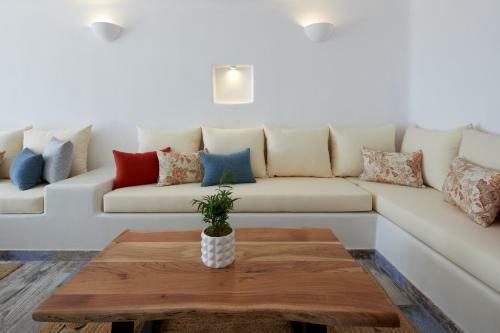 Villa El Verano Suites