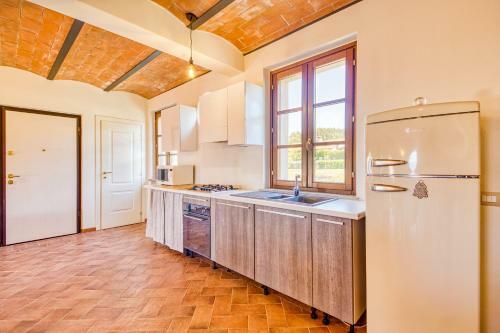 Apartamento Bright Apt With Terrace And Shared Pool