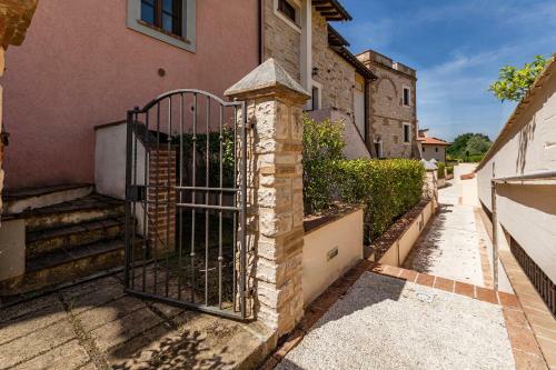 Apartamento Bright Apt With Terrace And Shared Pool