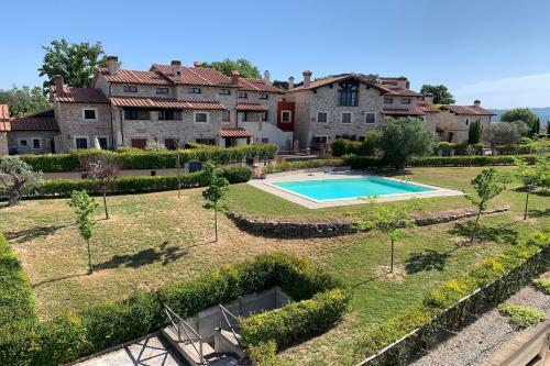 Apartamento Bright Apt With Terrace And Shared Pool