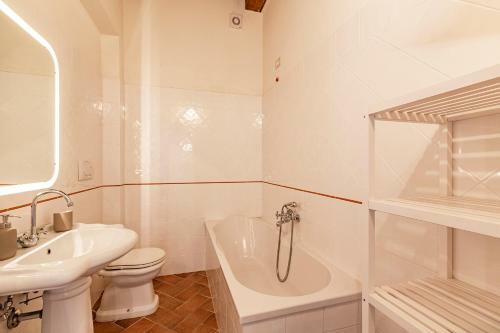 Apartamento Bright Apt With Terrace And Shared Pool