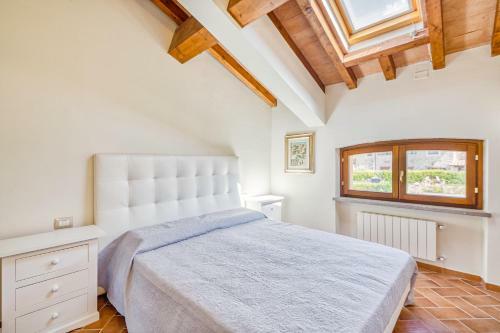 Apartamento Bright Apt With Terrace And Shared Pool