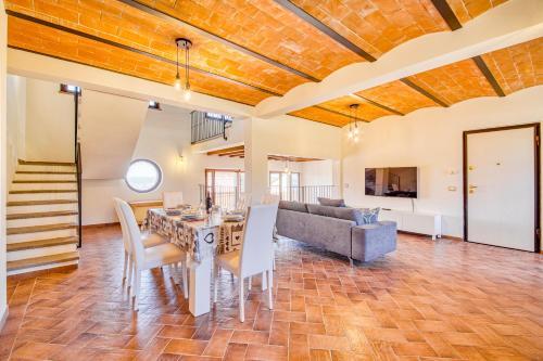 Apartamento Bright Apt With Terrace And Shared Pool