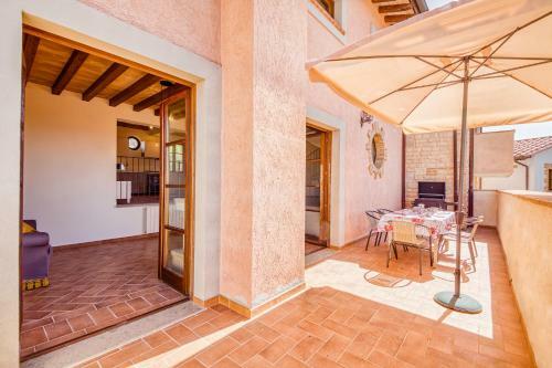 Apartamento Bright Apt With Terrace And Shared Pool