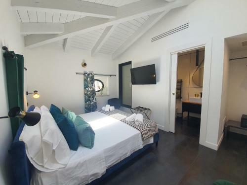Hostal Belu - Fondi Holiday Rooms