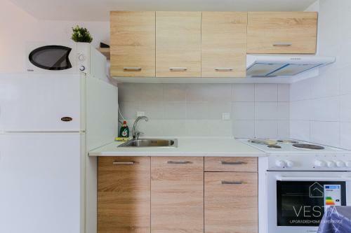 Ilios Loft Apartment With Sea Views, 200m From Beach
